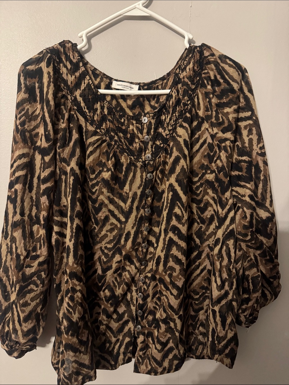beachlunchlounge Brown and Black Button-Front Animal Print Blouse size xl